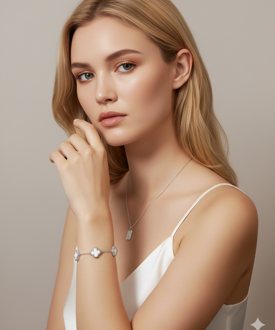 Lucky Five-Petal Bracelet – White